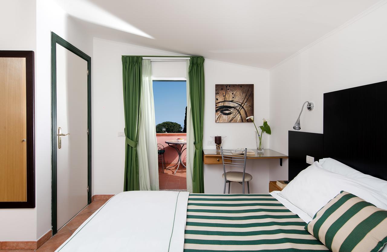 Hotel "La Pensione Svizzera" Taormine Extérieur photo